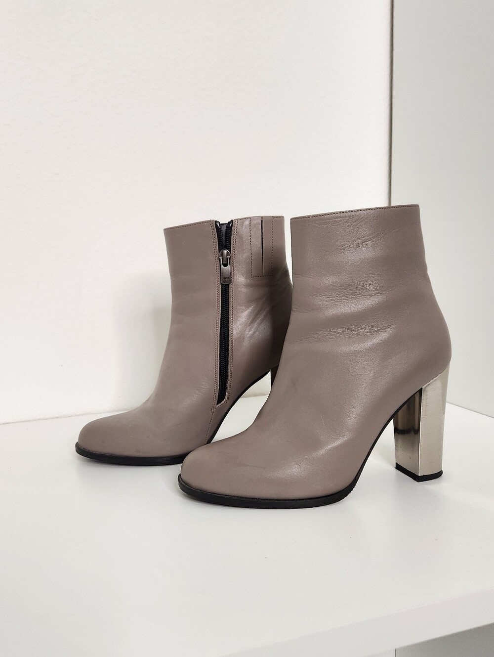 Carvela Kurt Geiger Women's Grey Leather Ankle Boots with Metallic Block Heel - Picture 3 of 6
